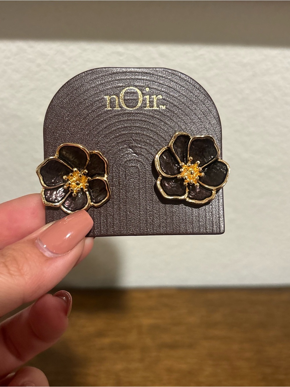 nOir Jewelry Dark Brown and Gold Tone Floral Stud Earrings